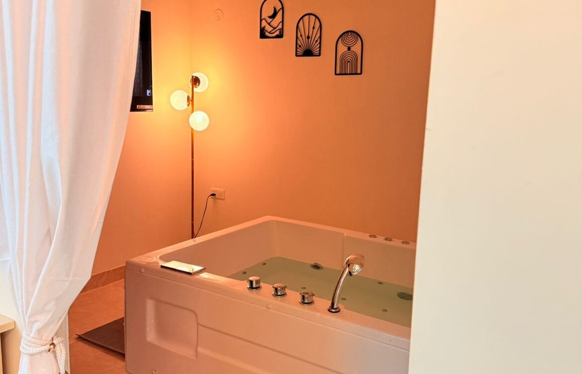 Explore the Best Homestays in Jaipur with Private Hot Tubs